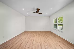 5700 Elysian St, Houston, TX 77009 - Photo 9