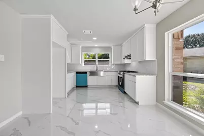 10603 Highland Woods Drive, Sugar Land, TX 77498 - Photo 5