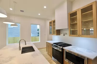 510 E 37th Street, Houston, TX 77022 - Photo 5