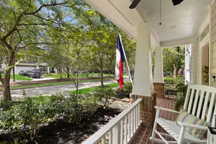 18 Courtland Green St, The Woodlands, TX 77382 - Photo 3