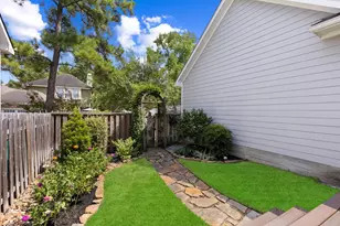 18 Courtland Green St, The Woodlands, TX 77382 - Photo 41