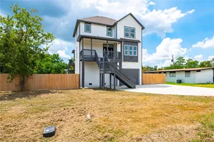 607 E Forest Ave, Shoreacres, TX 77571 - Photo 3