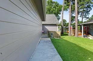 153 Lakeshore Dr, Onalaska, TX 77360 - Photo 5