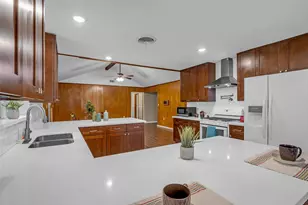 205 N 8th St, Highlands, TX 77562 - Photo 9