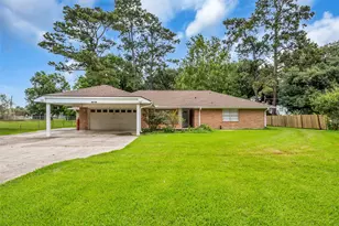 205 N 8th St, Highlands, TX 77562 - Photo 1