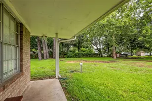 205 N 8th St, Highlands, TX 77562 - Photo 5