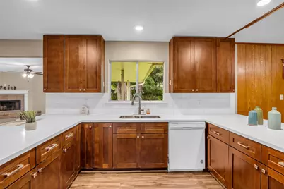 205 N 8th Street, Highlands, TX 77562 - Photo 9