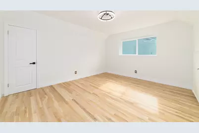 2302 Brooktree Drive, Houston, TX 77008 - Photo 25