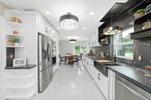 2302 Brooktree Dr, Houston, TX 77008 - Photo 9