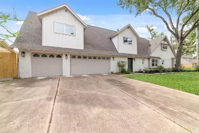 2302 Brooktree Drive, Houston, TX 77008 - Photo 3