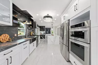 2302 Brooktree Drive, Houston, TX 77008 - Photo 7