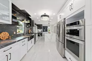 2302 Brooktree Dr, Houston, TX 77008 - Photo 7