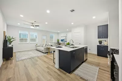 7709 Inwood Hills Lane, Houston, TX 77088 - Photo 11