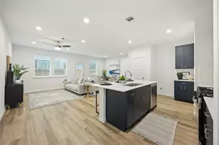 7709 Inwood Hls Ln, Houston, TX 77088 - Photo 11