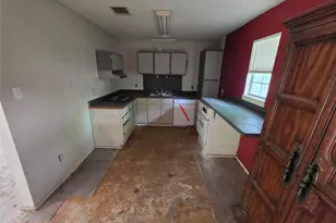 12222 Oak Hollow Ln, Pinehurst, TX 77362 - Photo 3
