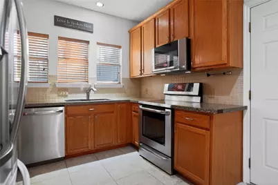 15 S Avonlea Circle, The Woodlands, TX 77382 - Photo 11