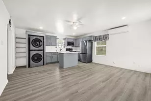 246 Lena Dr, Houston, TX 77022 - Photo 9