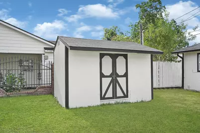 246 Lena Drive, Houston, TX 77022 - Photo 13