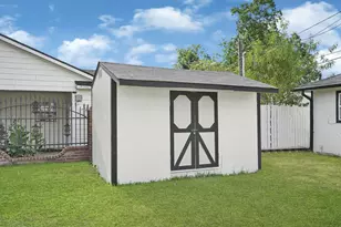 246 Lena Dr, Houston, TX 77022 - Photo 13