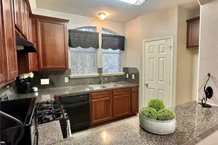 1511 Village Townhome Dr, Pasadena, TX 77504 - Photo 5