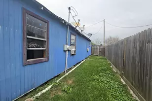 2418 Hill Ave, Dickinson, TX 77539 - Photo 3