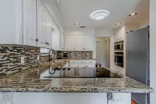 10307 Piping Rock Ln, Houston, TX 77042 - Photo 3