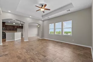 10015 S Redfish Dr, Hitchcock, TX 77563 - Photo 13