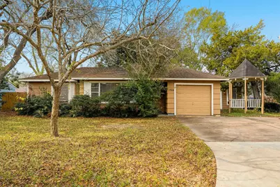 1759 S Park Drive, Alvin, TX 77511 - Photo 1