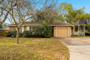 1759 S Park Dr, Alvin, TX 77511 - Photo 1