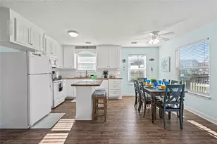 218 Sea Oats Dr, Surfside Beach, TX 77541 - Photo 3