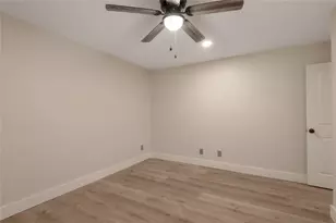 2401 Sycamore Ave, Huntsville, TX 77340 - Photo 17