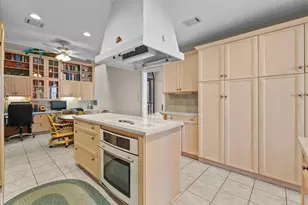 7105 Broadway St, Galveston, TX 77554 - Photo 11