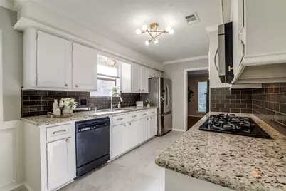 24 E Torch Pine Circle, The Woodlands, TX 77381 - Photo 13
