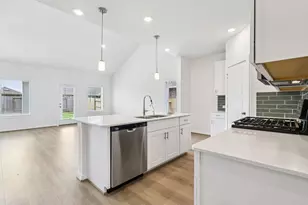 2526 Gray Gale Ct, Baytown, TX 77523 - Photo 9