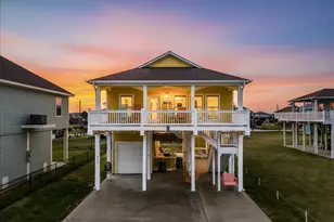 931 Tidelands Dr, Crystal Beach, TX 77650 - Photo 1