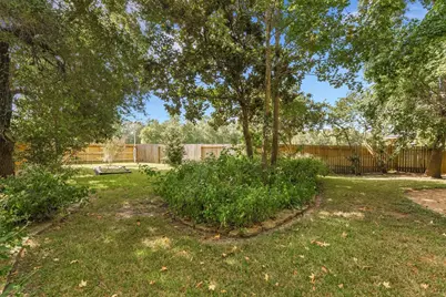 10 Clarewood Court, The Woodlands, TX 77385 - Photo 35