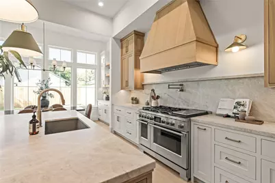 2011 Singleton Street, Houston, TX 77008 - Photo 11