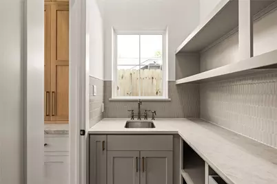 2011 Singleton Street, Houston, TX 77008 - Photo 13