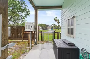 2403 S Bronte St, Rockport, TX 78382 - Photo 41