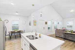 2403 S Bronte St, Rockport, TX 78382 - Photo 7