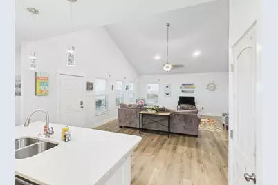 2403 S Bronte Street, Rockport, TX 78382 - Photo 5