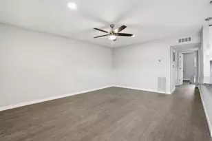 201 S Kansas Ave, League City, TX 77573 - Photo 15