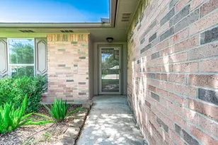 17102 Coachmaker Dr, Friendswood, TX 77546 - Photo 5