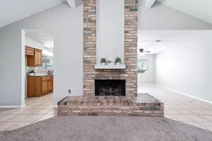 17102 Coachmaker Dr, Friendswood, TX 77546 - Photo 11