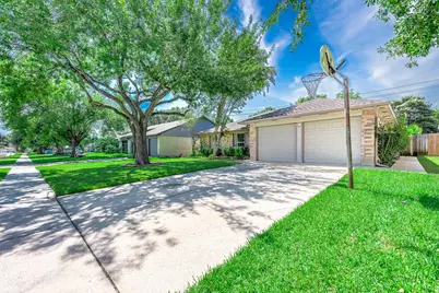 17102 Coachmaker Drive, Friendswood, TX 77546 - Photo 31