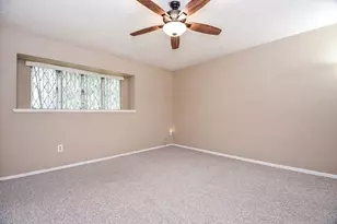 7336 Crownwest St, Houston, TX 77072 - Photo 9
