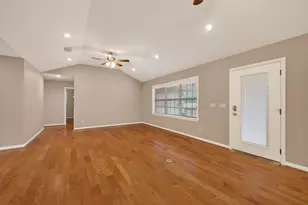 408 W Tom Green St, Brenham, TX 77833 - Photo 5