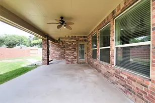 2210 Pearl Bay Ct, Pearland, TX 77584 - Photo 3