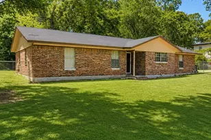 1610 Lilac Ave, Lufkin, TX 75901 - Photo 1