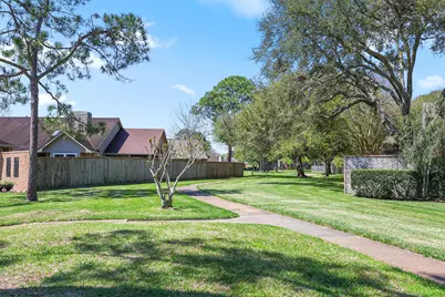 1710 Barleton Way, Houston, TX 77058 - Photo 3